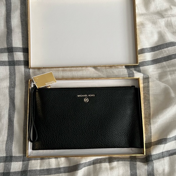 Michael kors wristlet - Picture 1 of 6